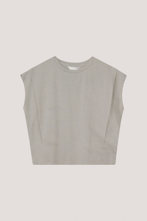 color:BEIGE