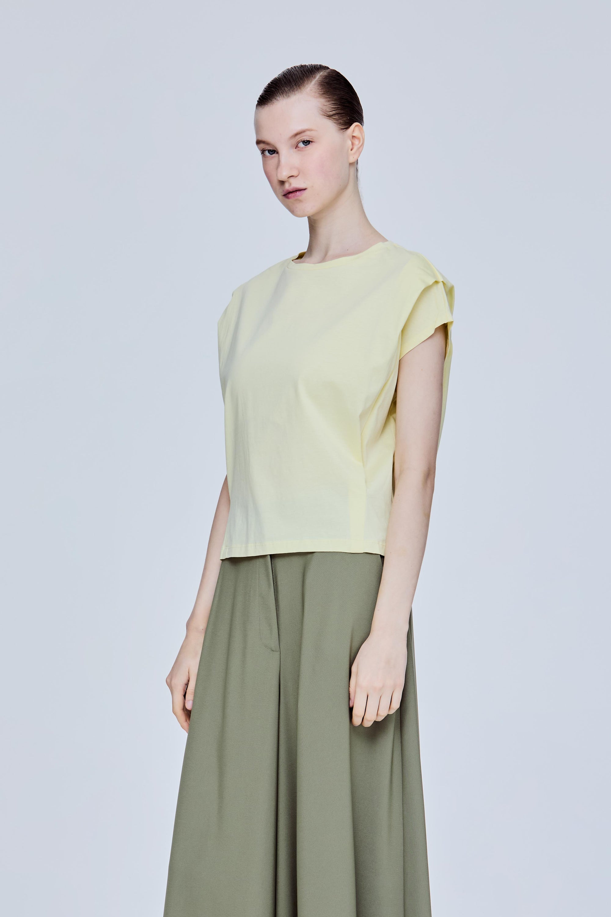 color:PALE YELLOW