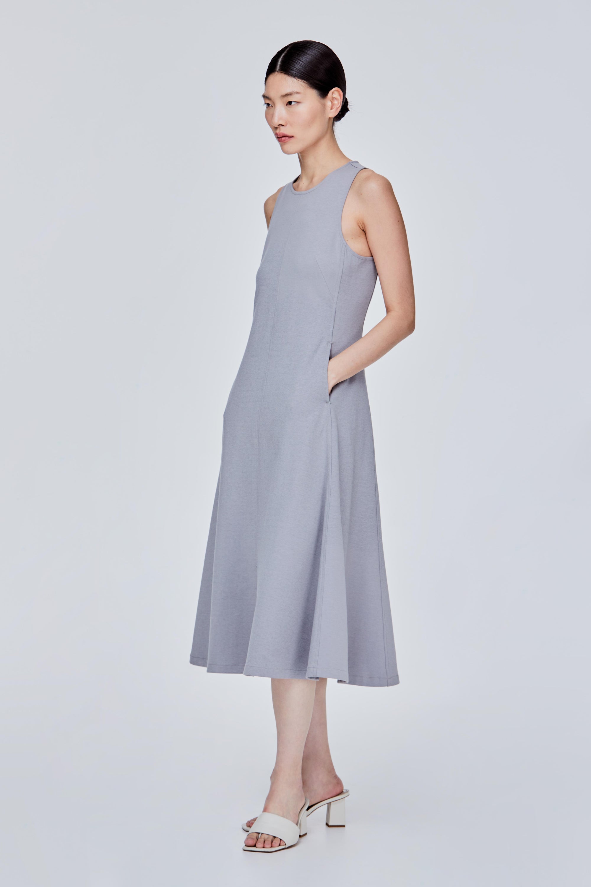 color:GREY