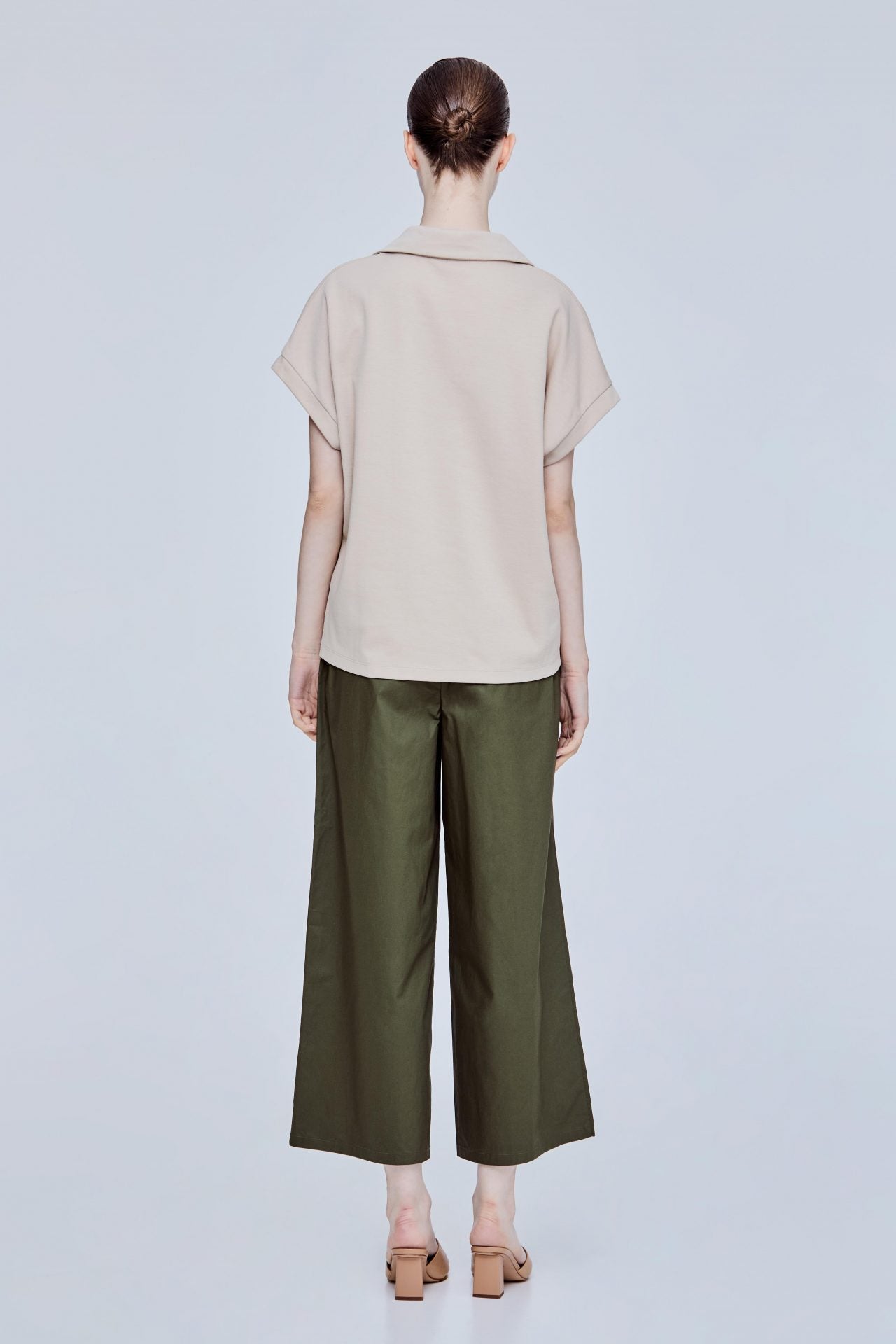 color:KHAKI