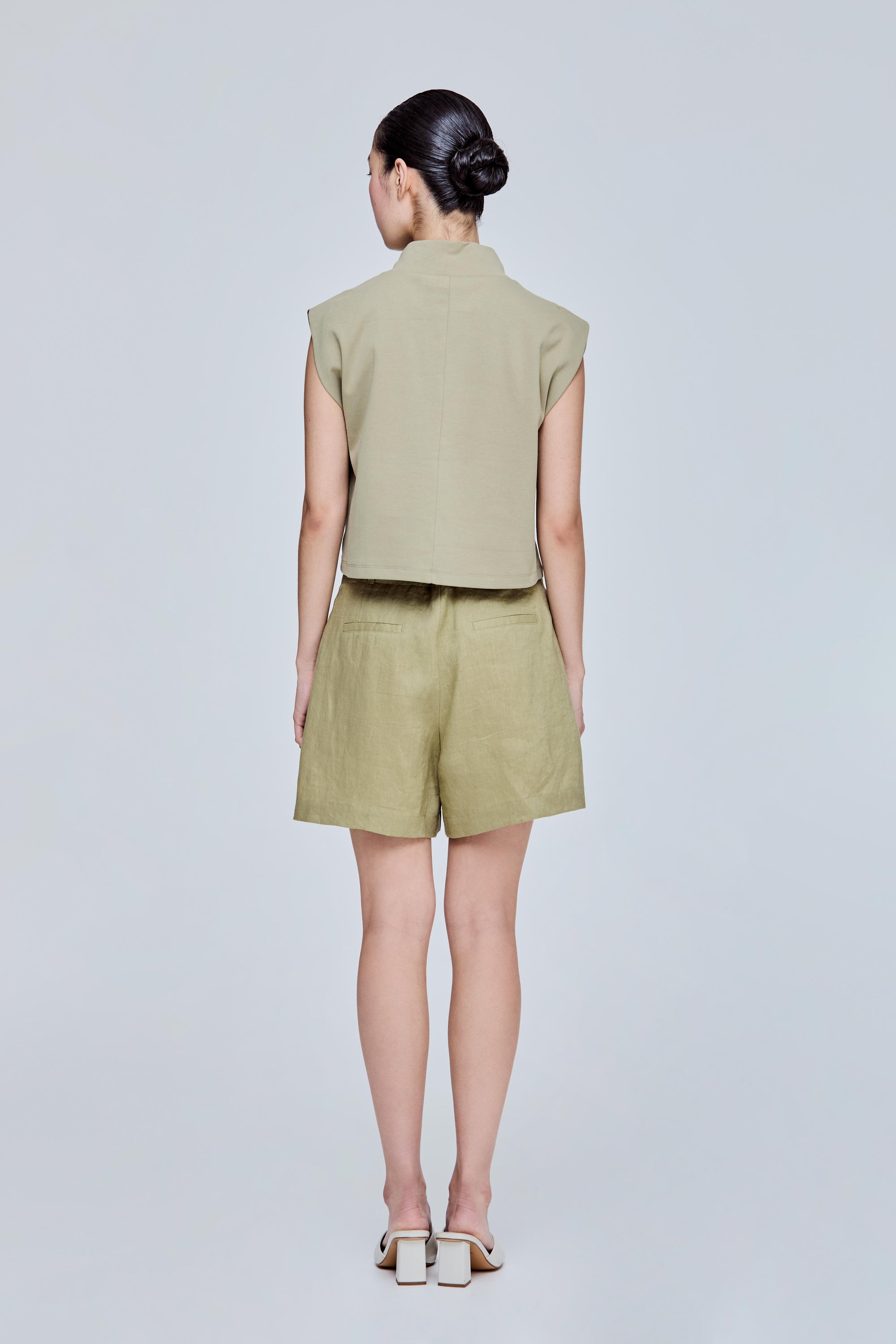 color:OLIVE