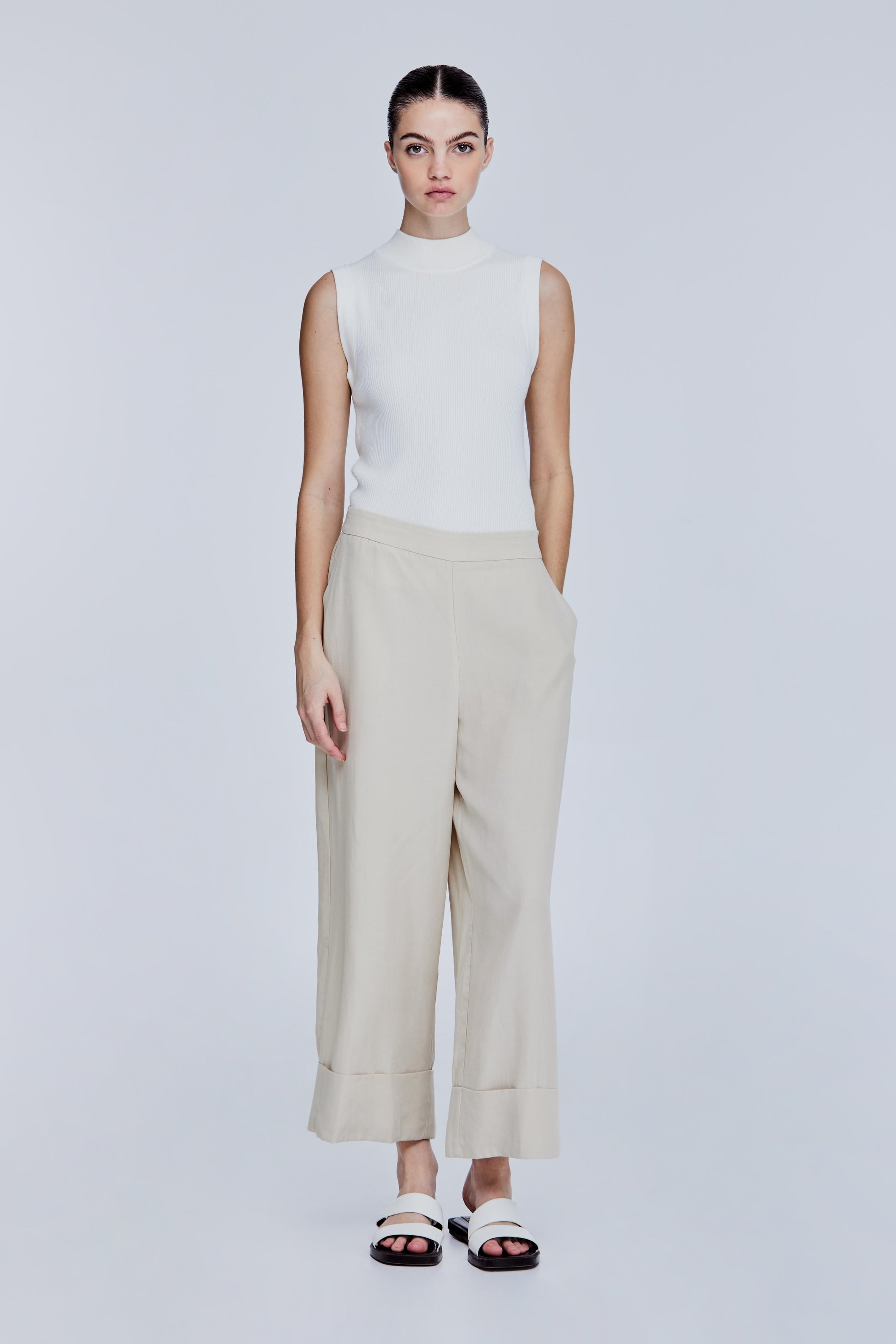 color:BEIGE