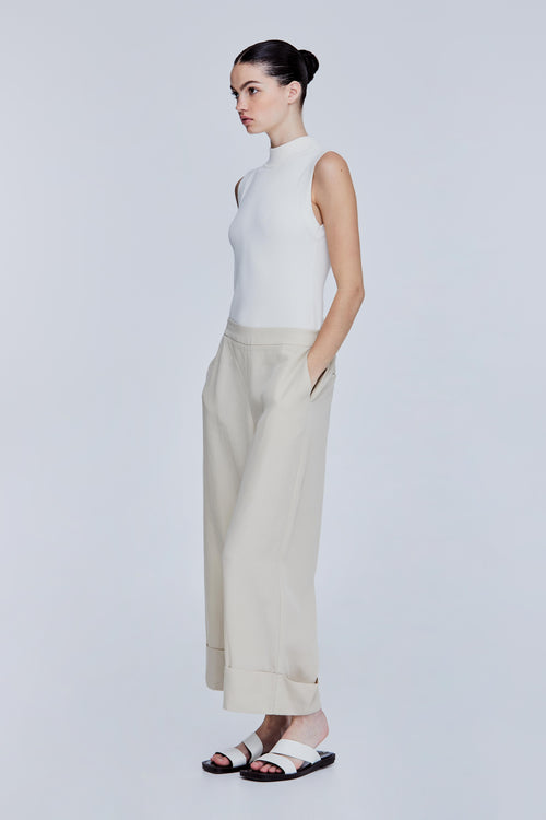 color:BEIGE