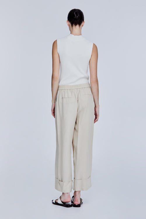 color:BEIGE