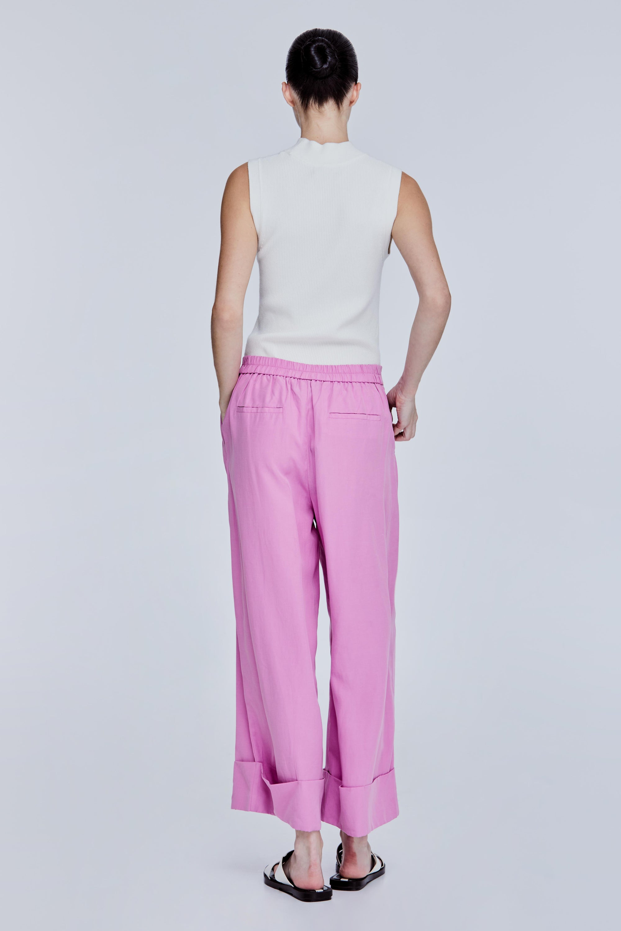 color:FUCHSIA