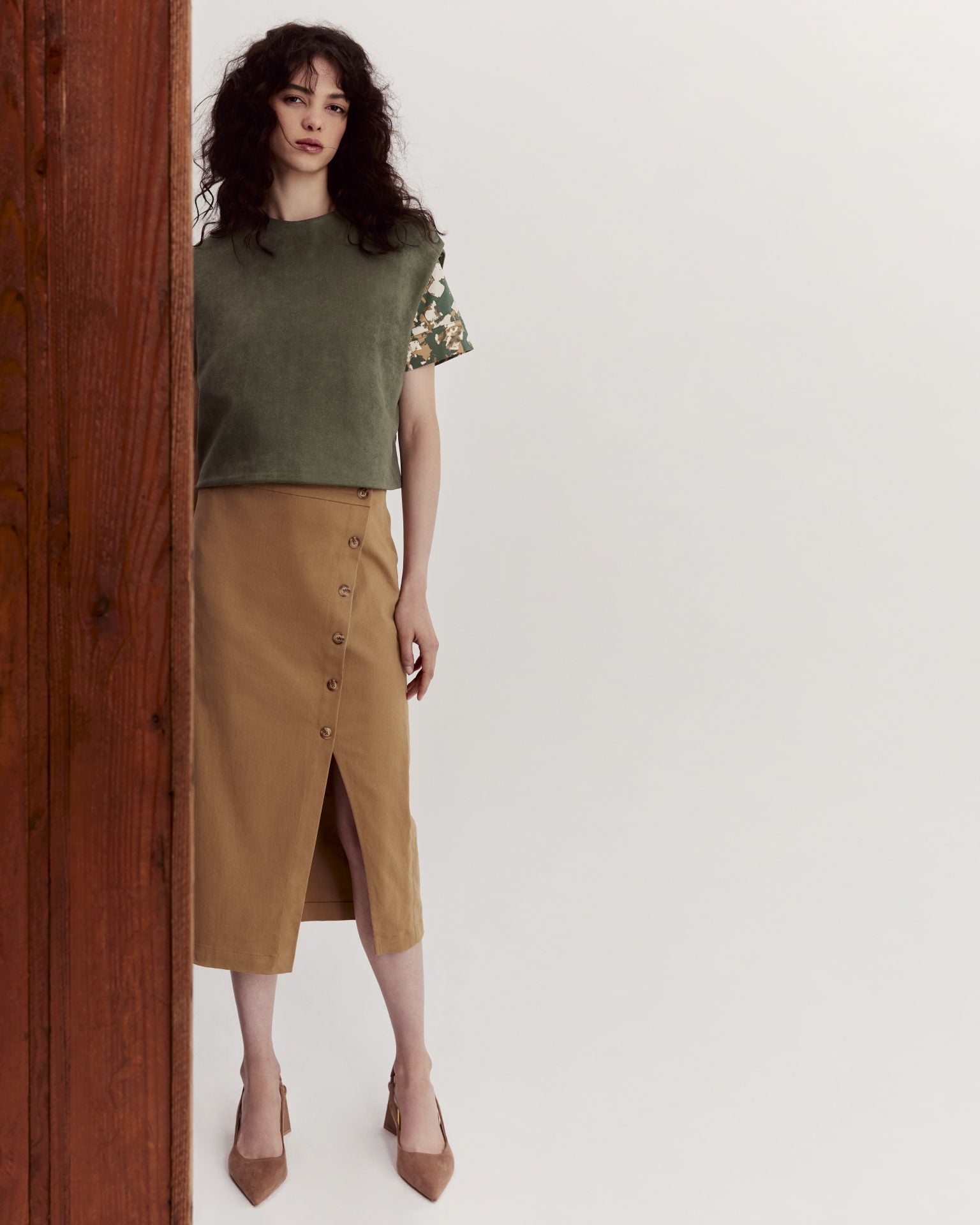 Buttons Detailed Slit Skirt