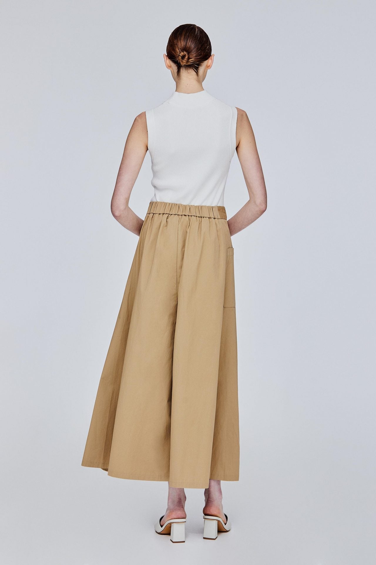 color:KHAKI