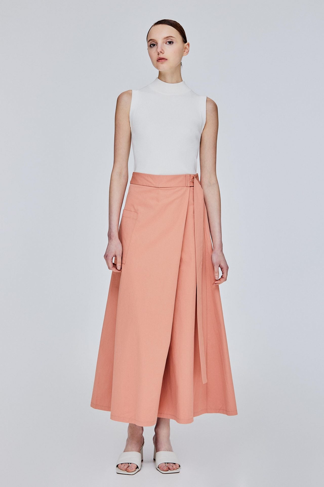 color:SALMON