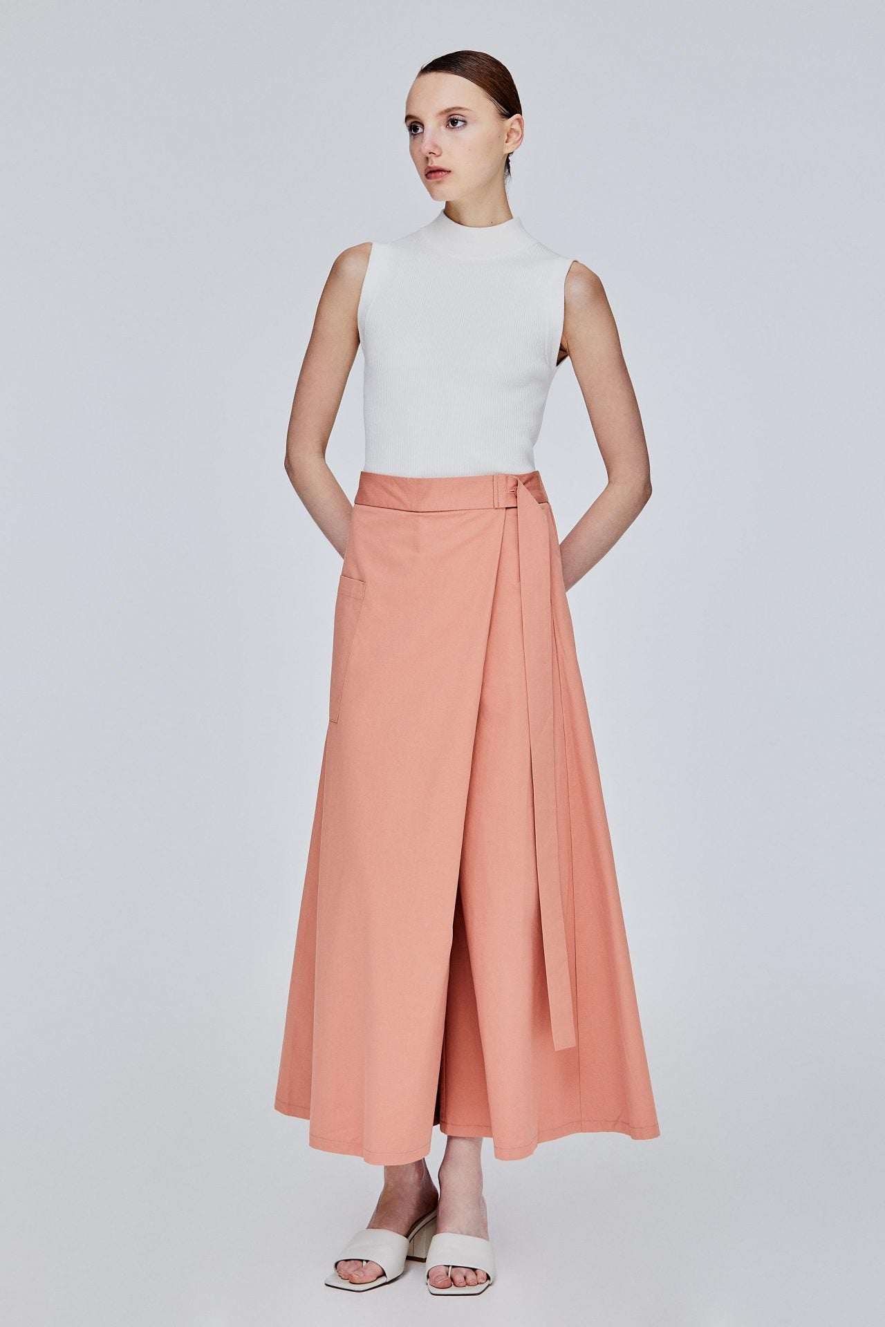 color:SALMON
