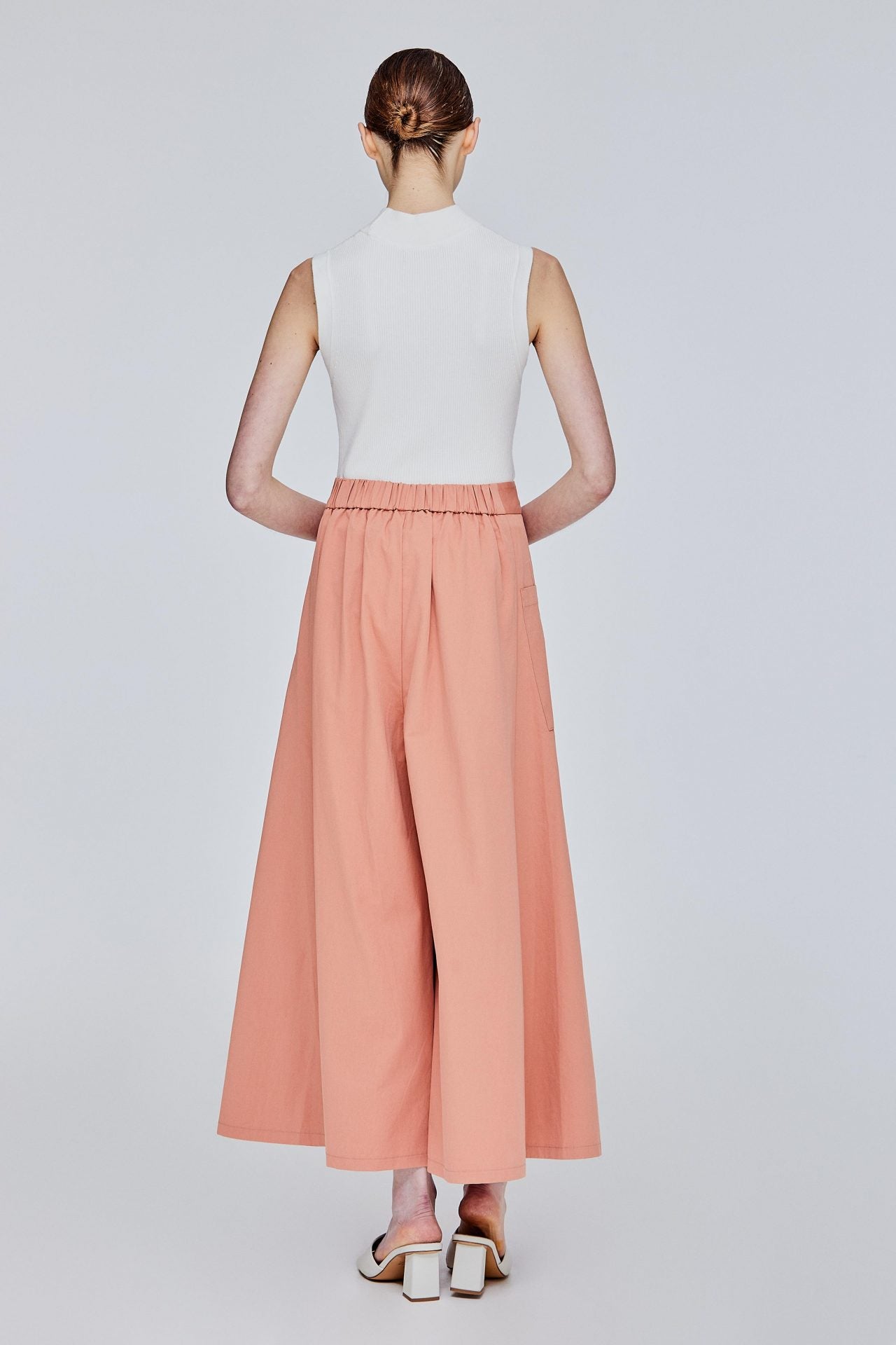 color:SALMON