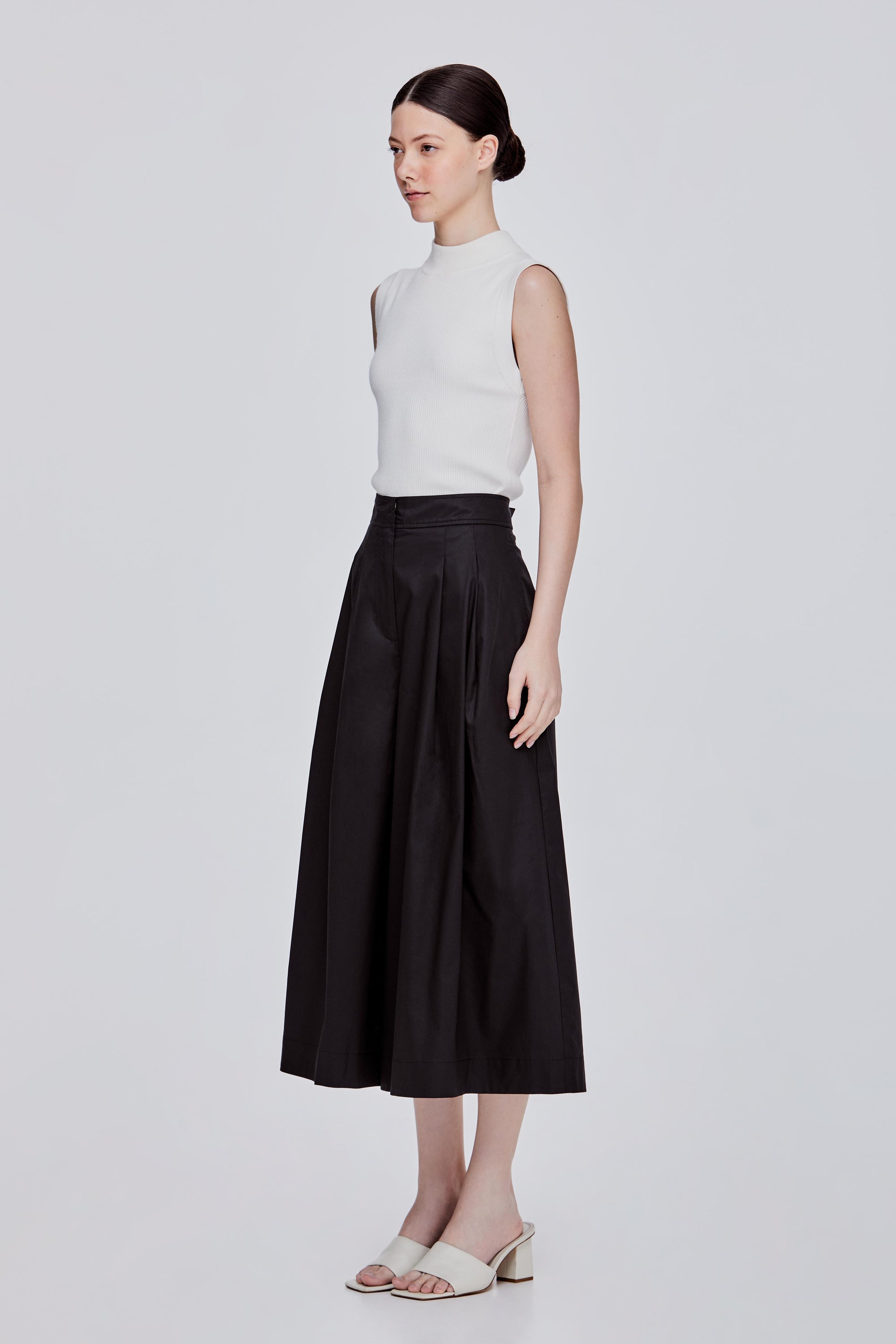 color:NOIR