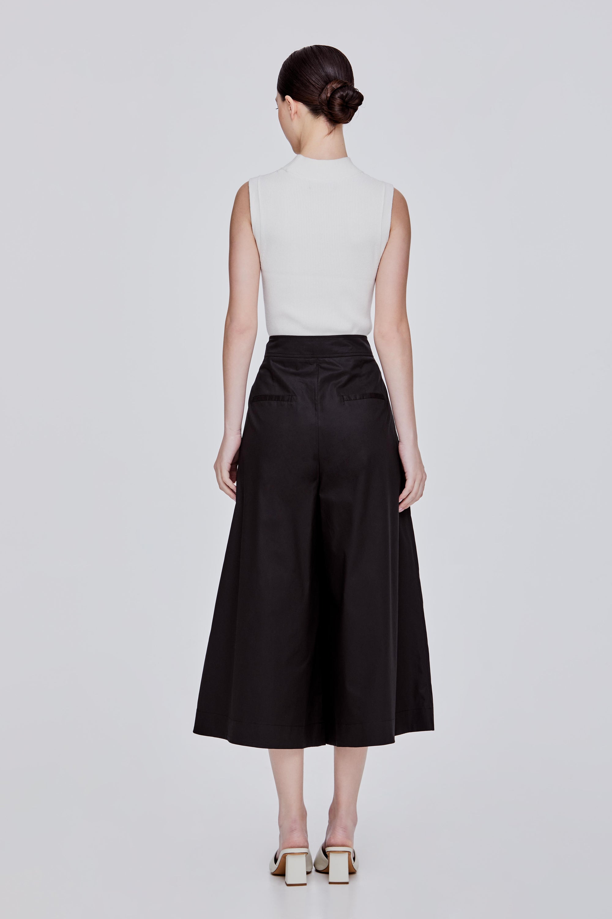 color:NOIR