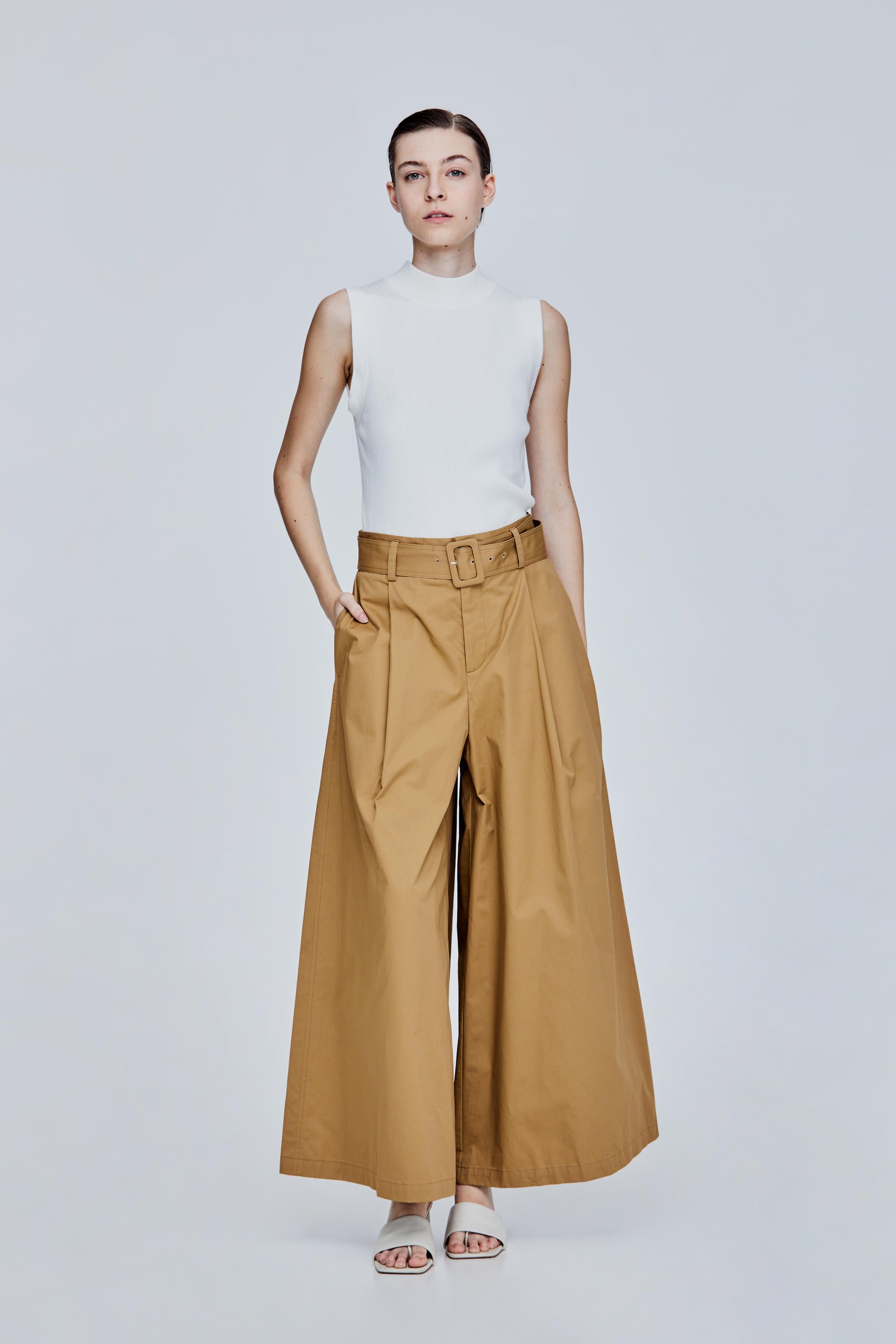 color:KHAKI