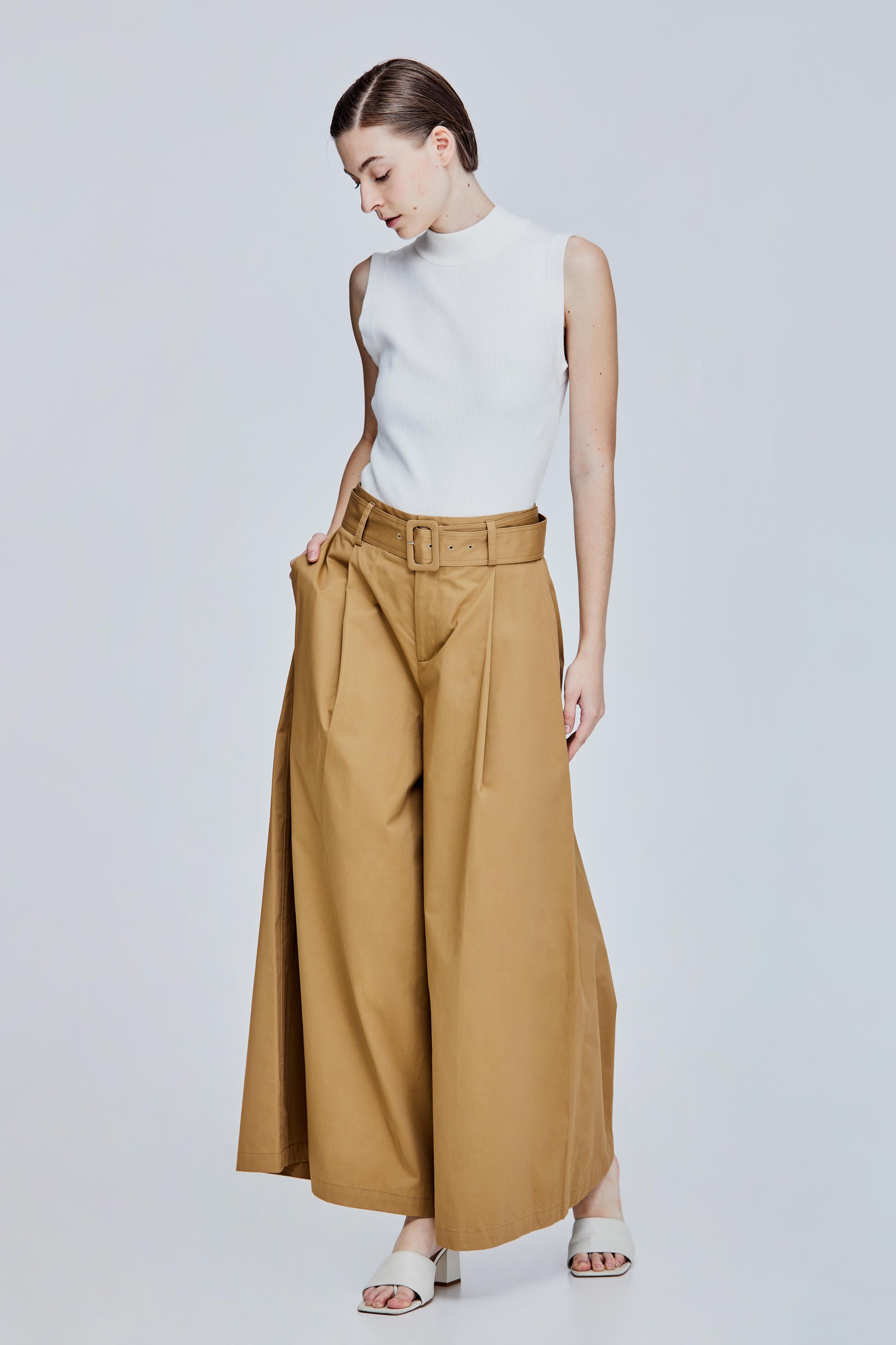 color:KHAKI