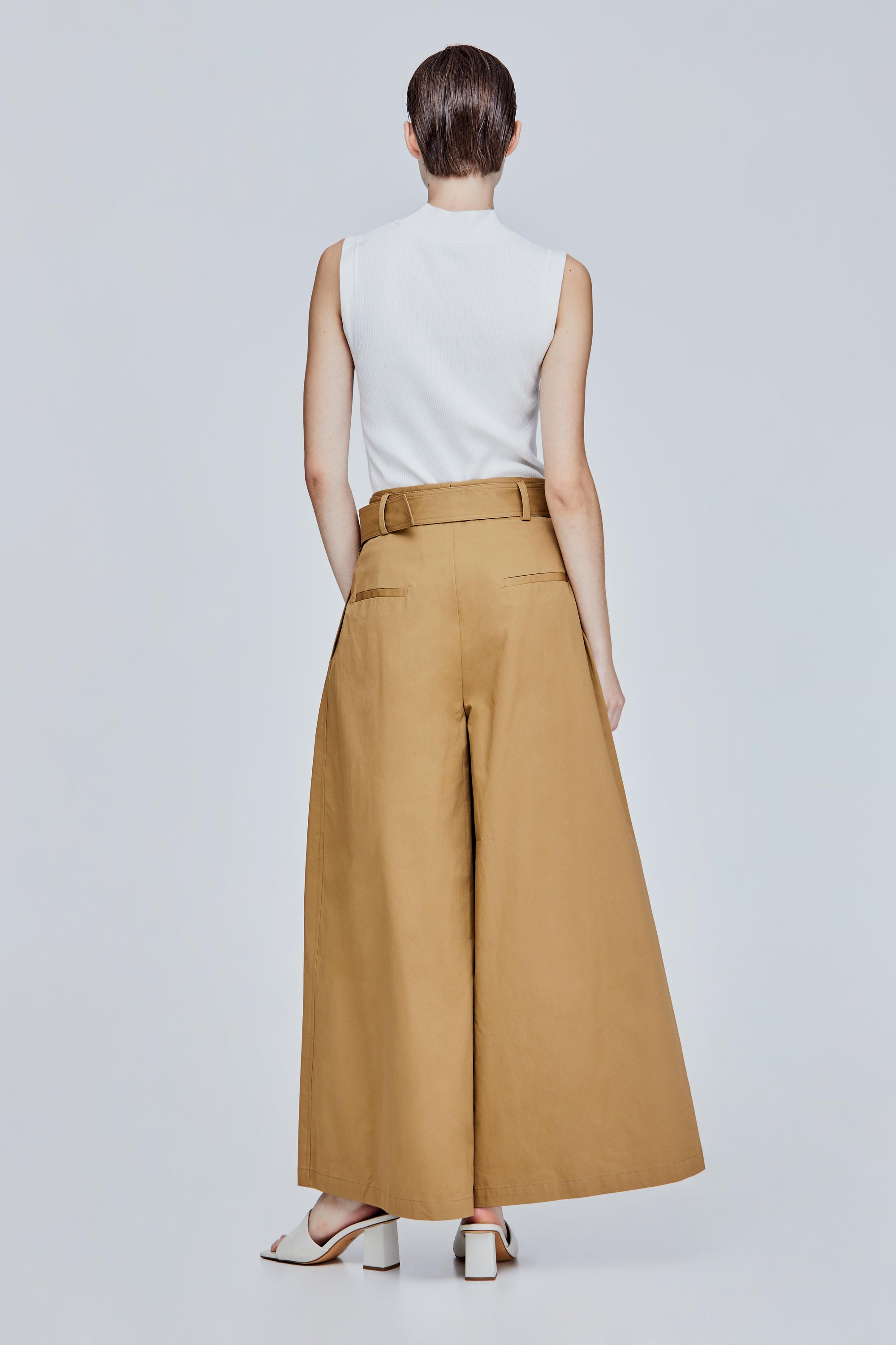 color:KHAKI