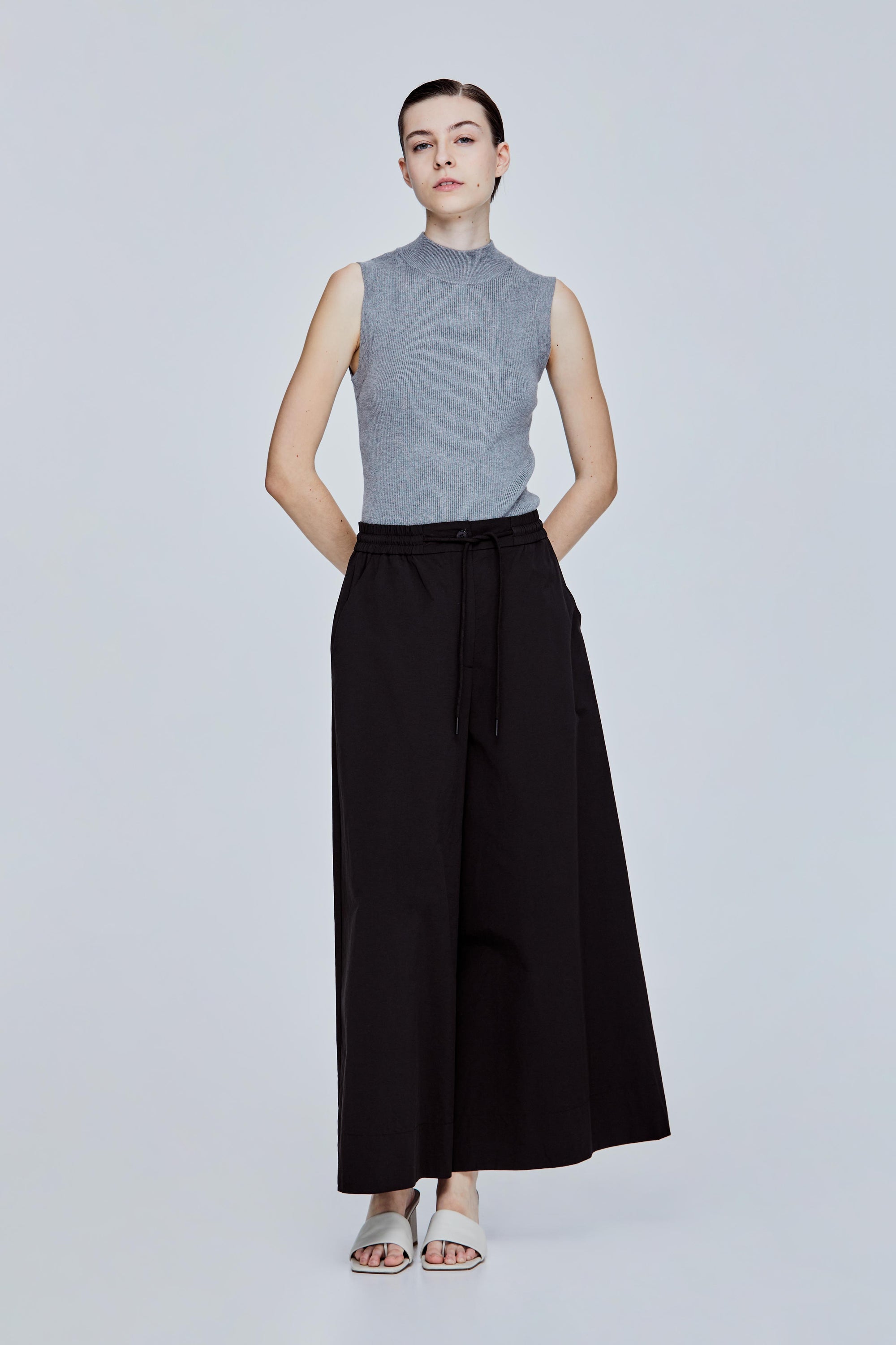 color:NOIR