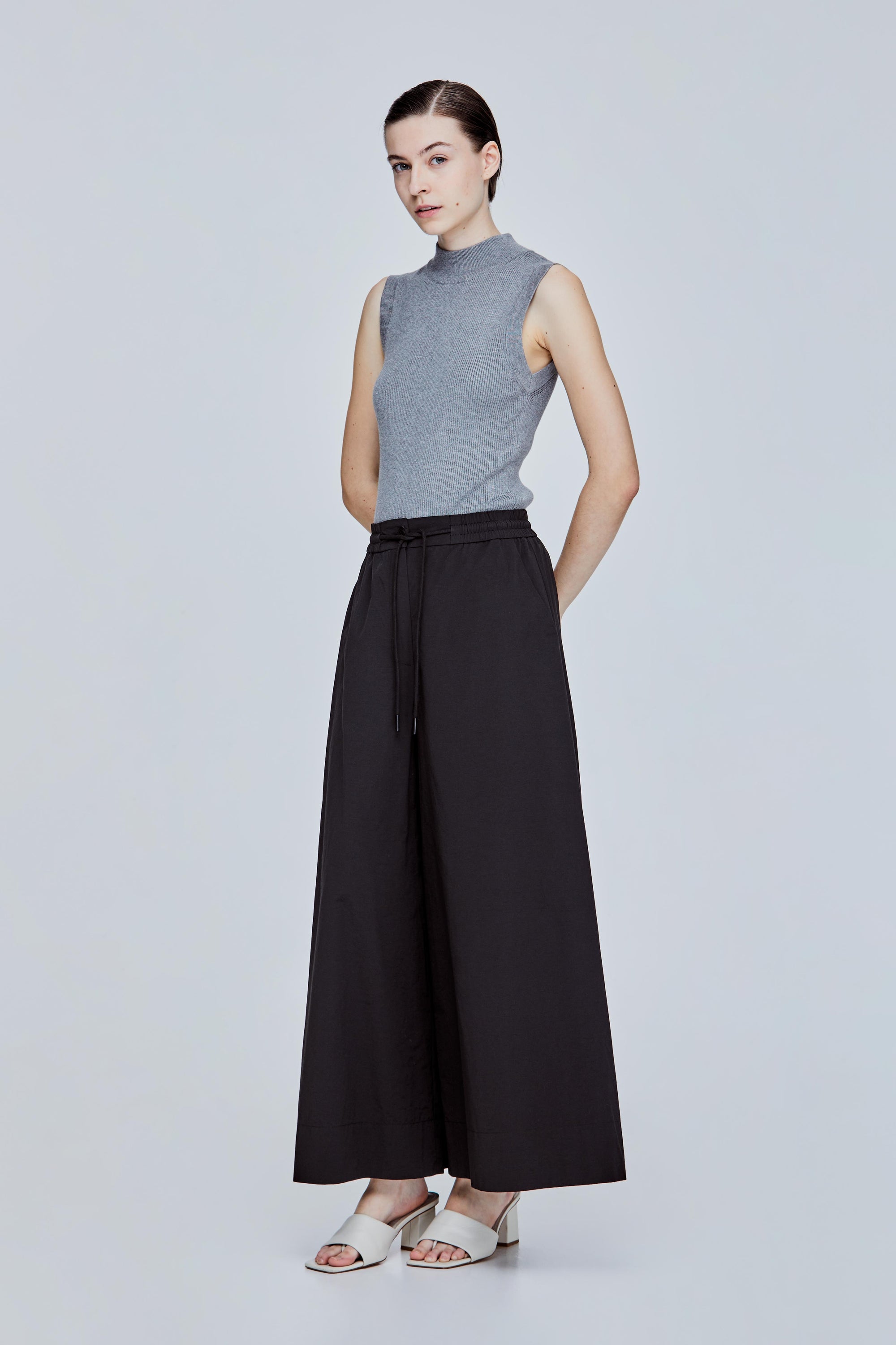 color:NOIR