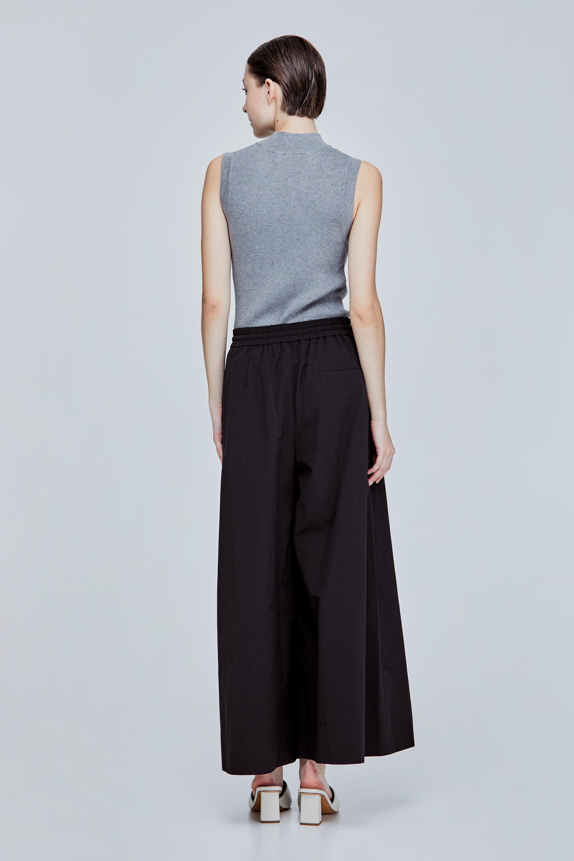 color:NOIR