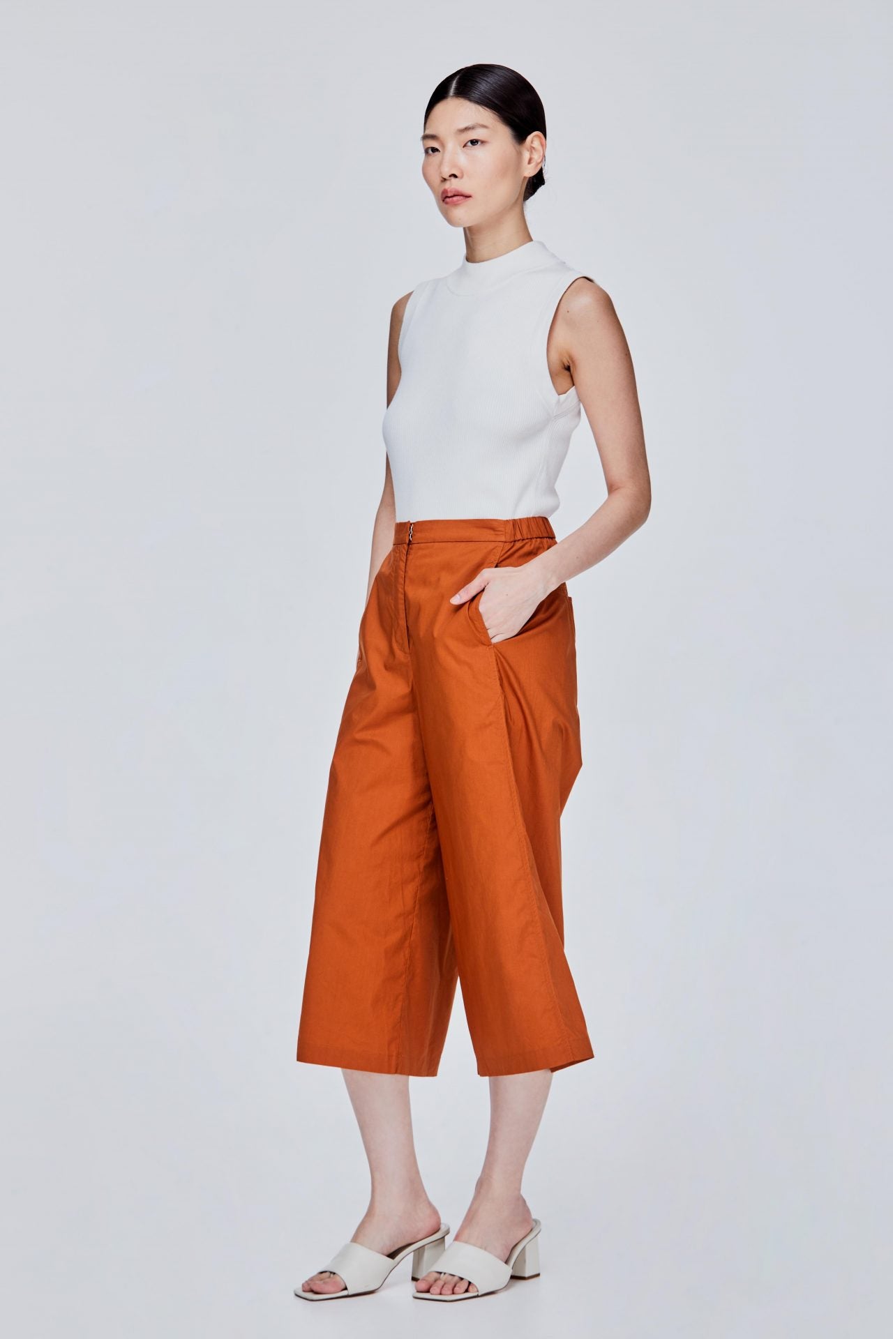 color:CARAMEL