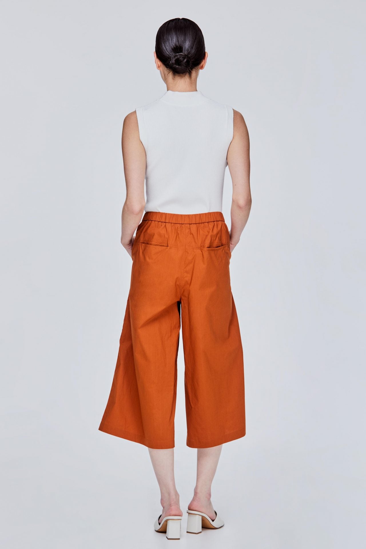 color:CARAMEL
