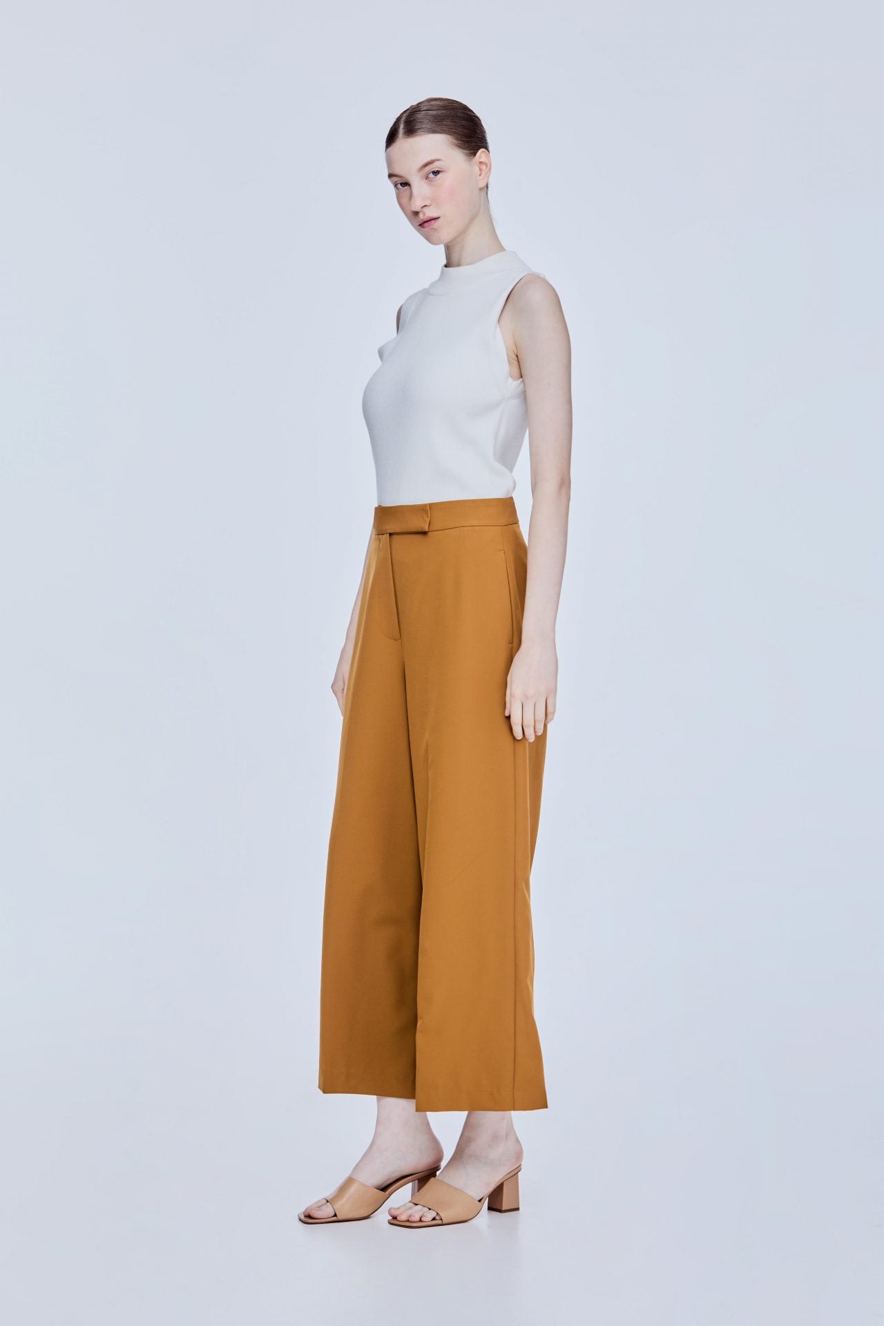 color:CARAMEL