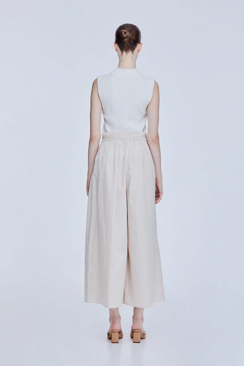 color:BEIGE