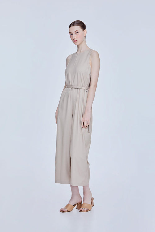 color:BEIGE