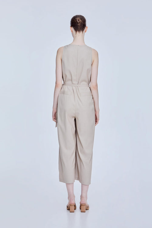 color:BEIGE