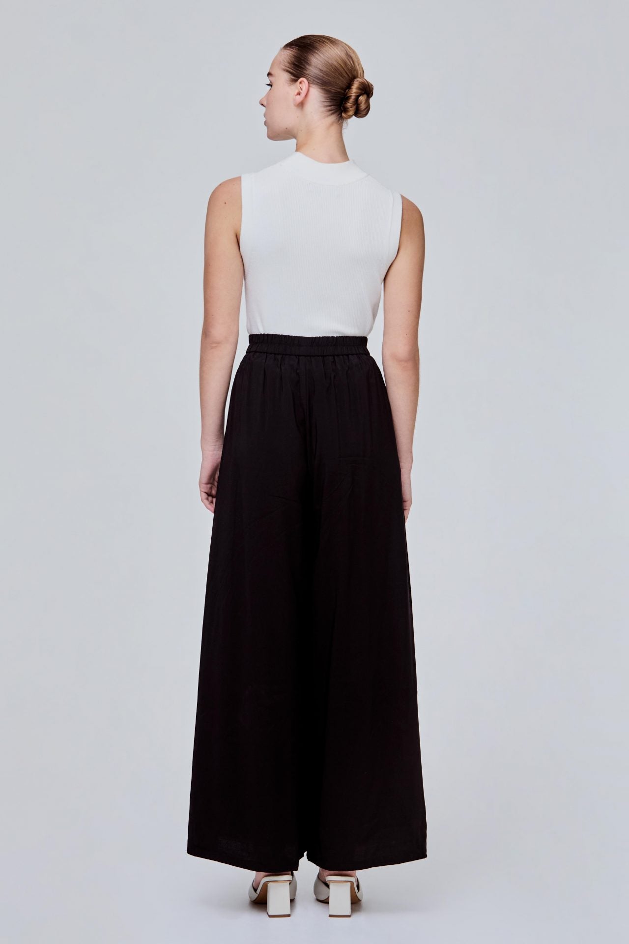 color:NOIR