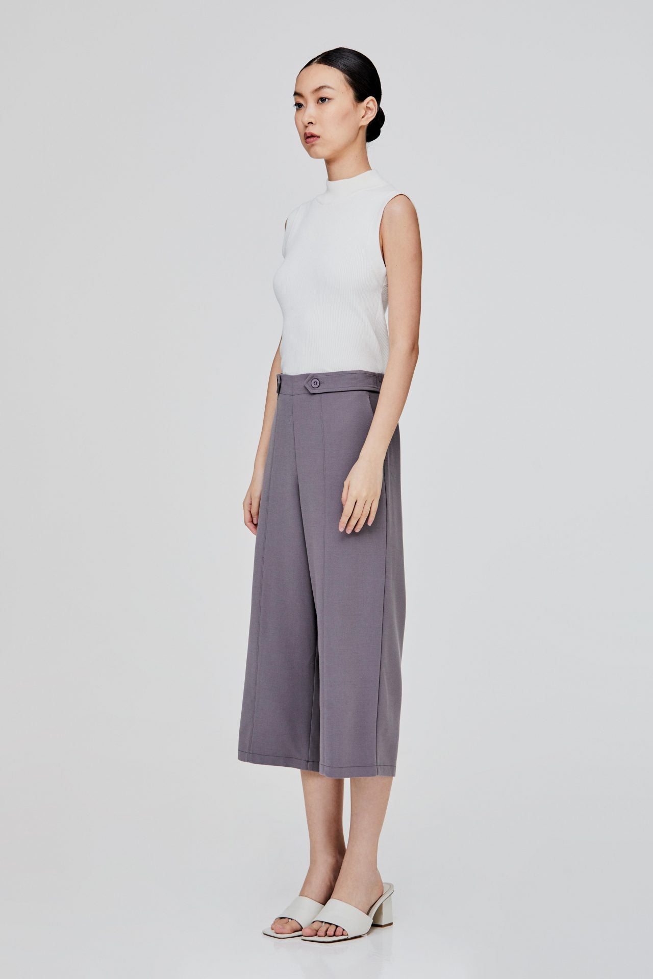 color:GREY