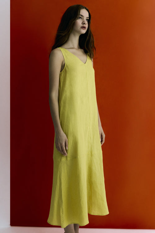 color:YELLOW