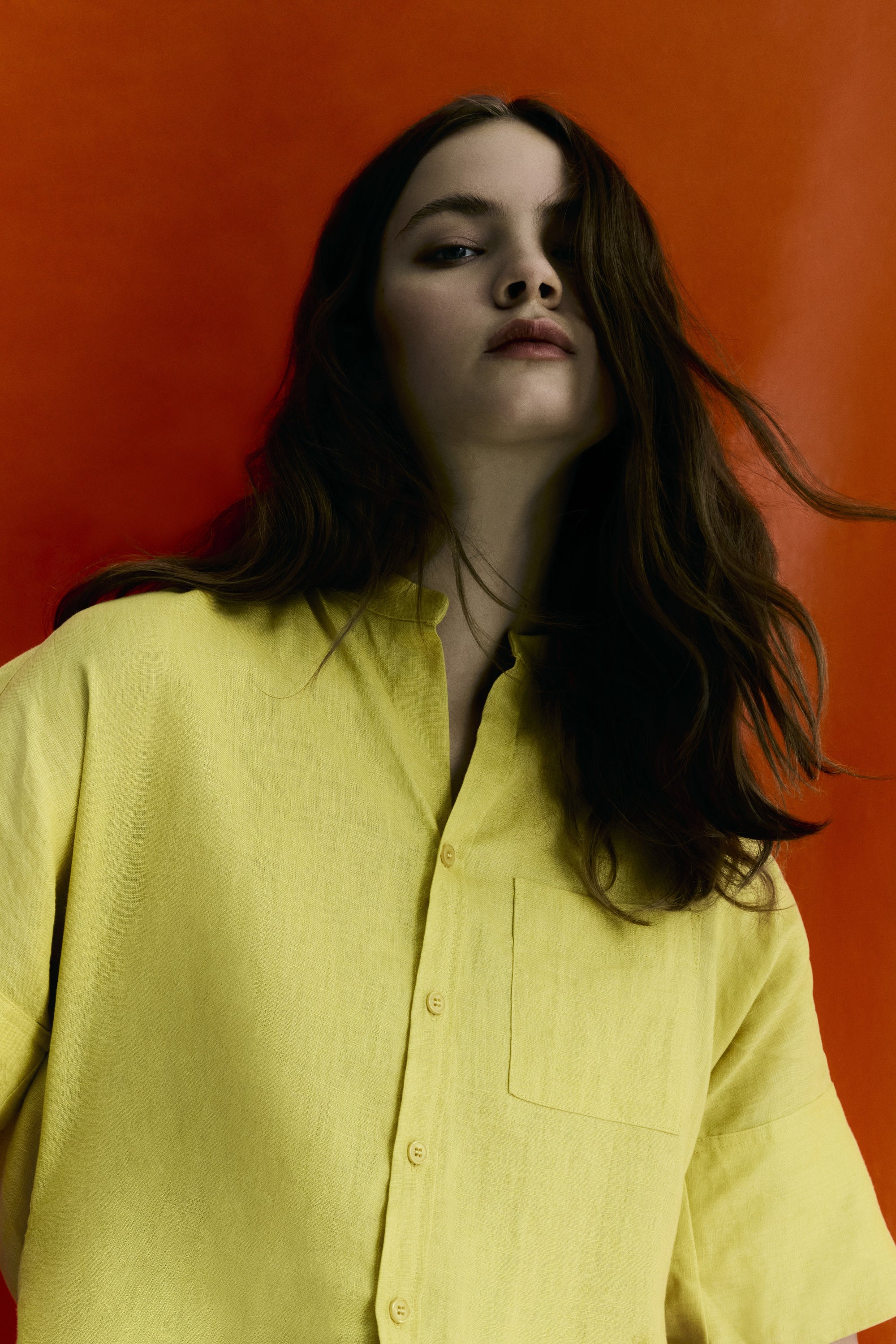 color:YELLOW