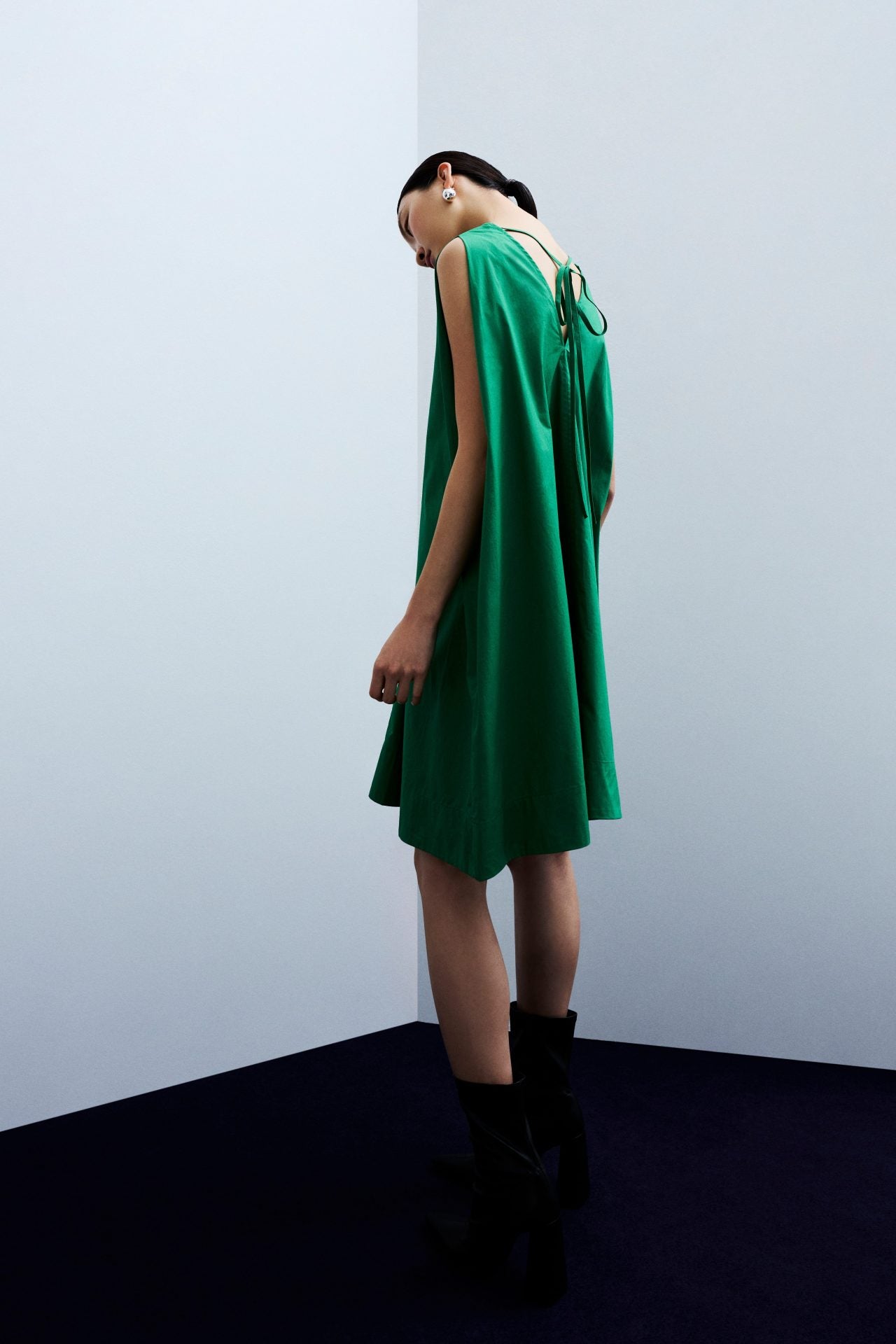 color:KELLY GREEN