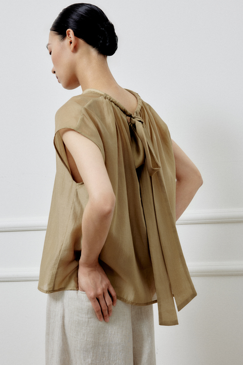 color:KHAKI