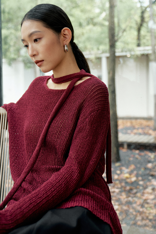 color:MAROON