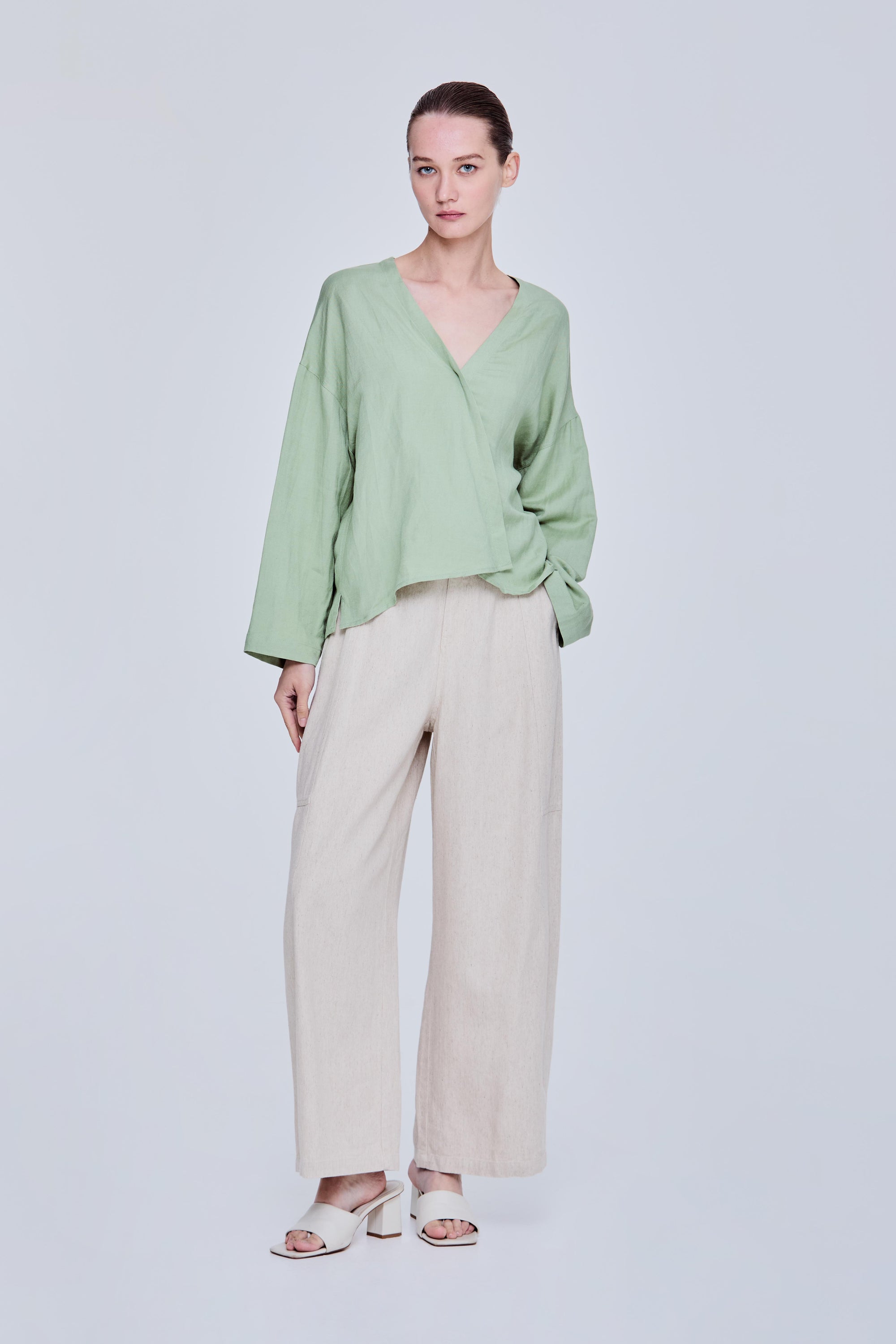color:LIGHT GREEN