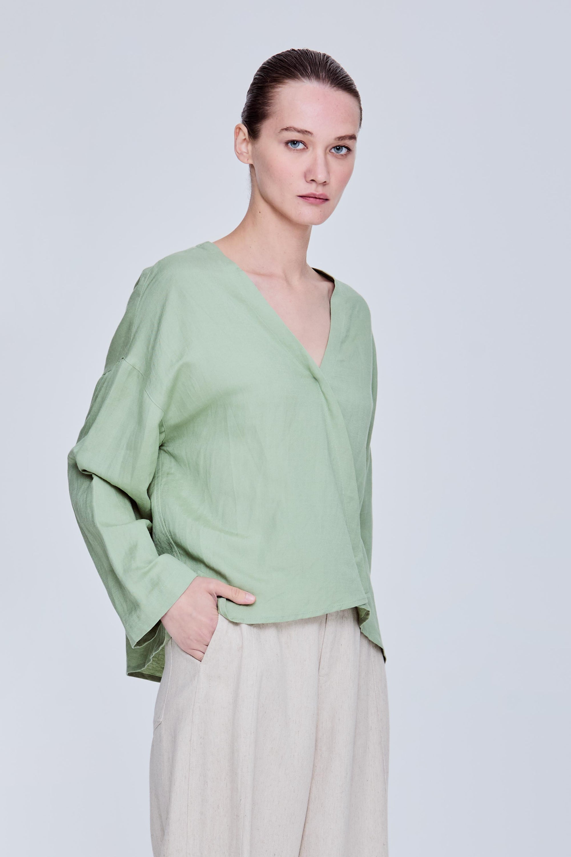 color:LIGHT GREEN