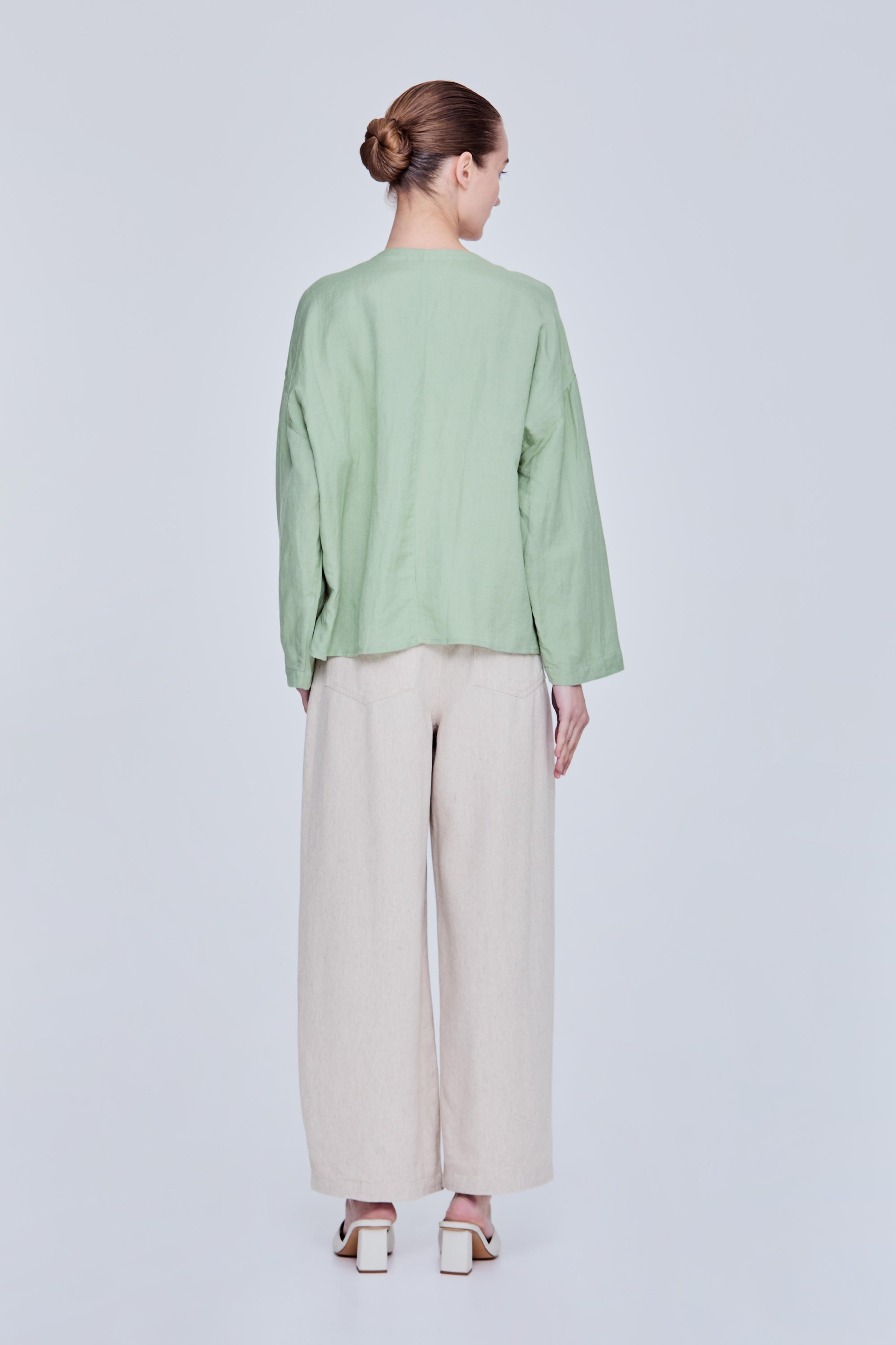 color:LIGHT GREEN