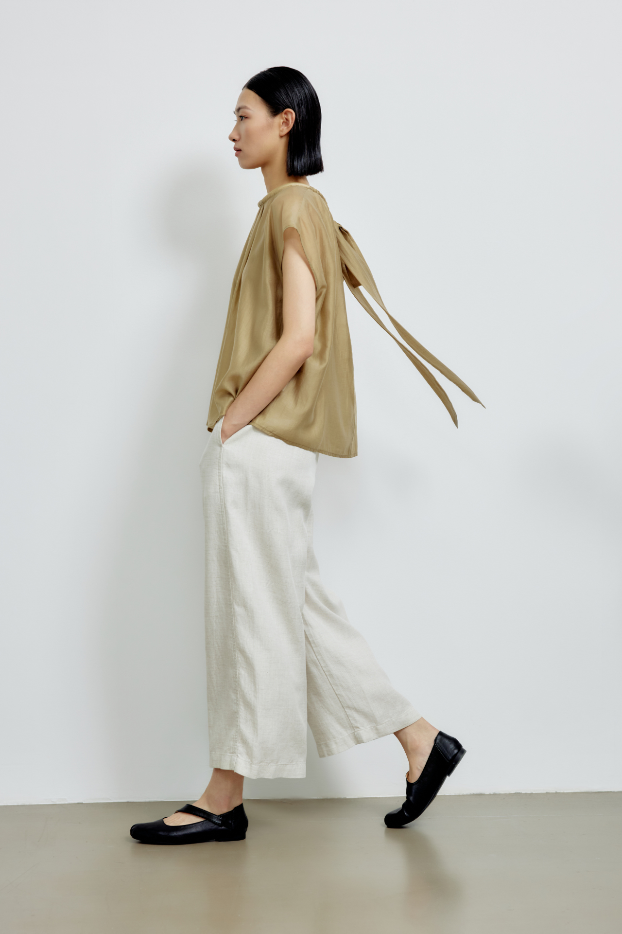 color:KHAKI