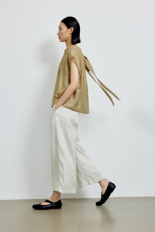 color:KHAKI