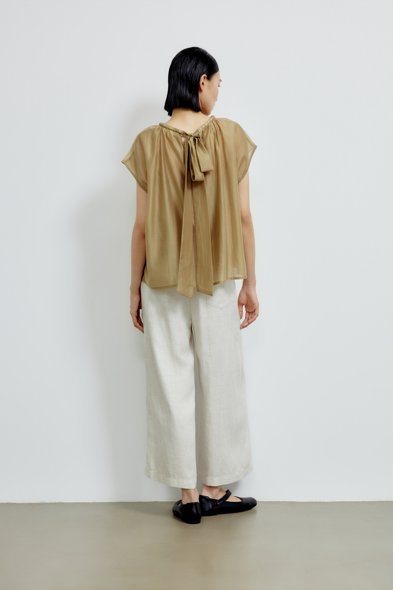 color:KHAKI