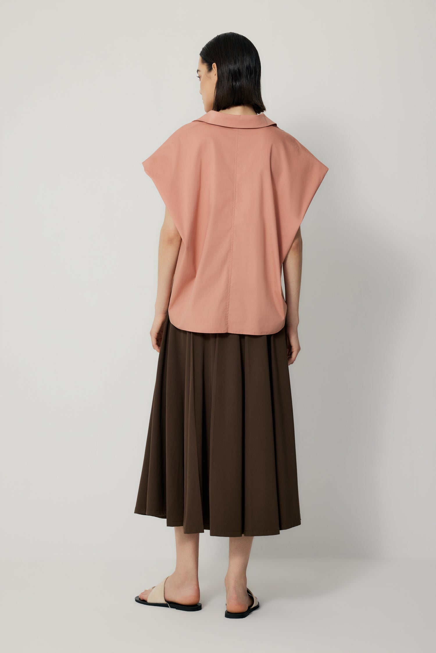 color:SALMON