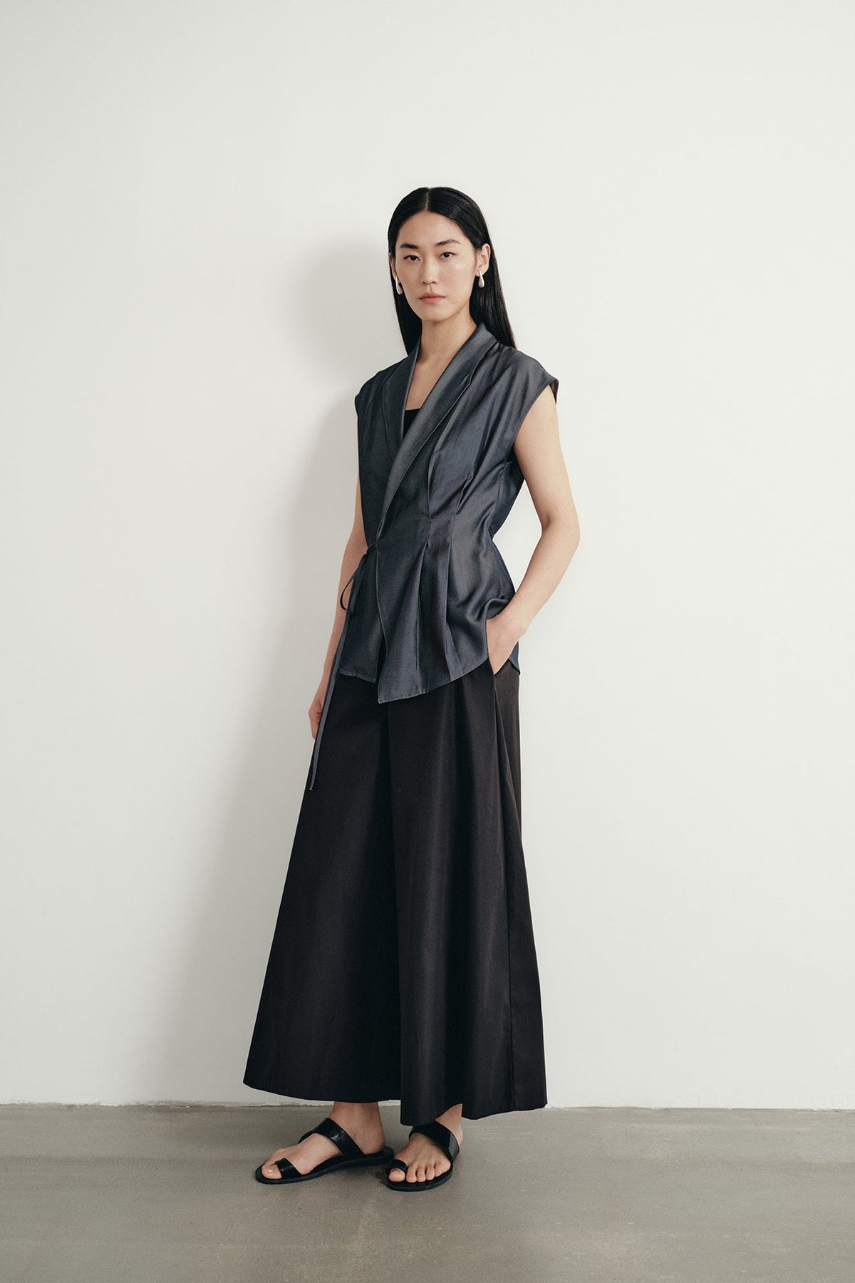 color:DENIM BLACK