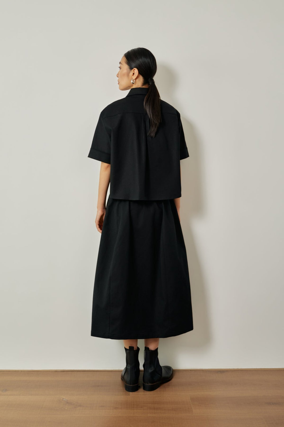 color:NOIR