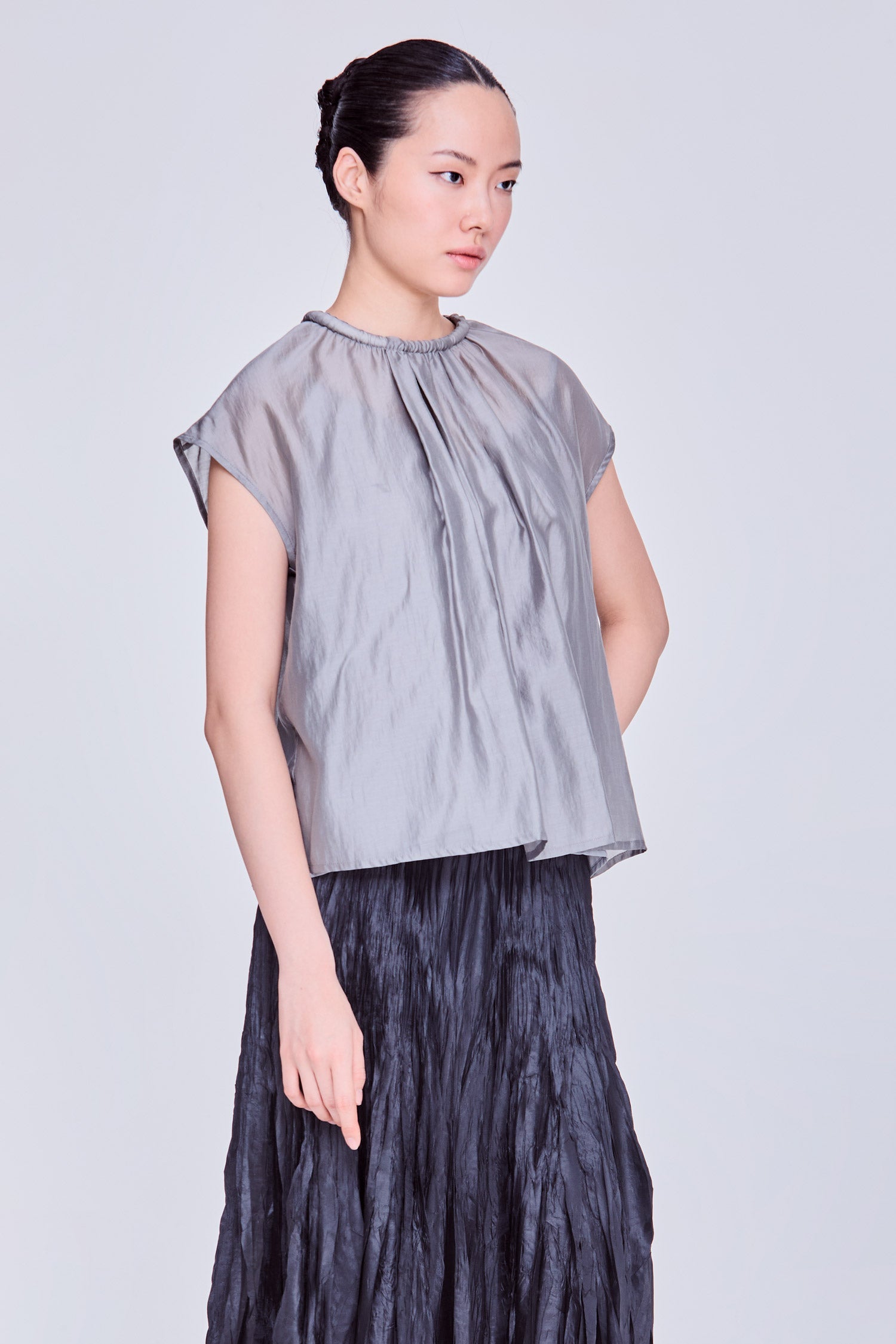 color:GREY