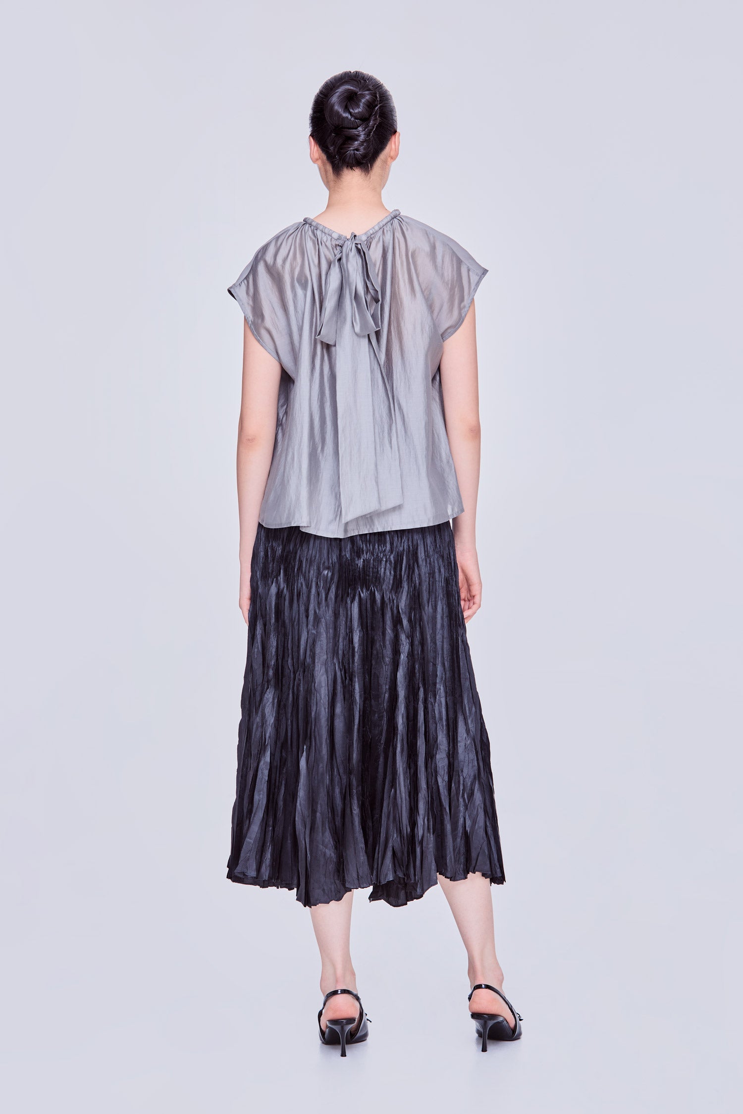 color:GREY