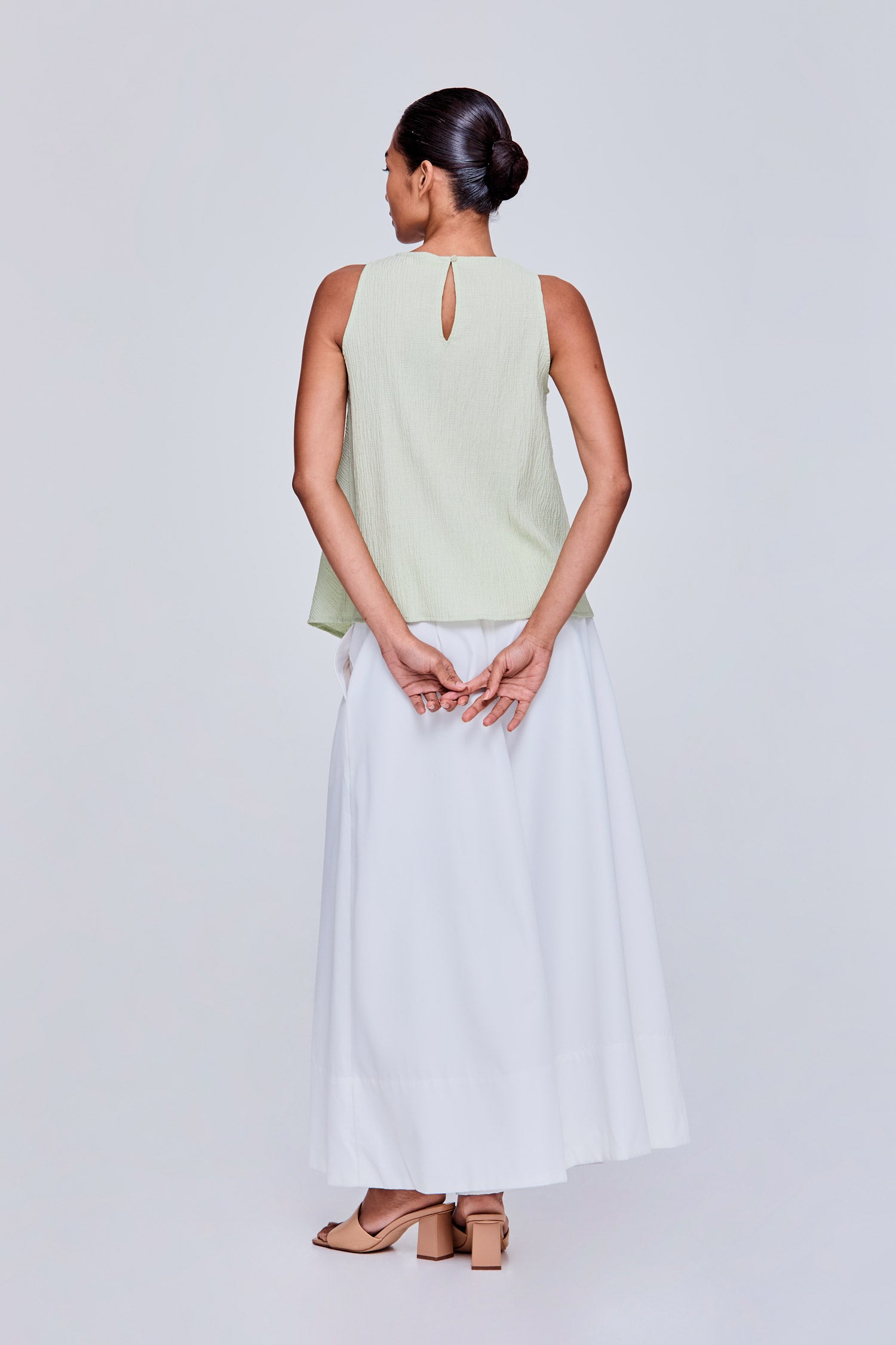 color:LIGHT GREEN