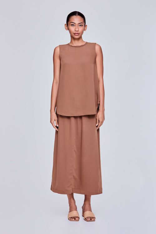 color:BROWN