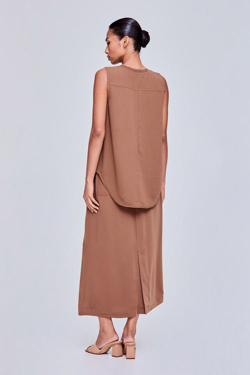 color:BROWN