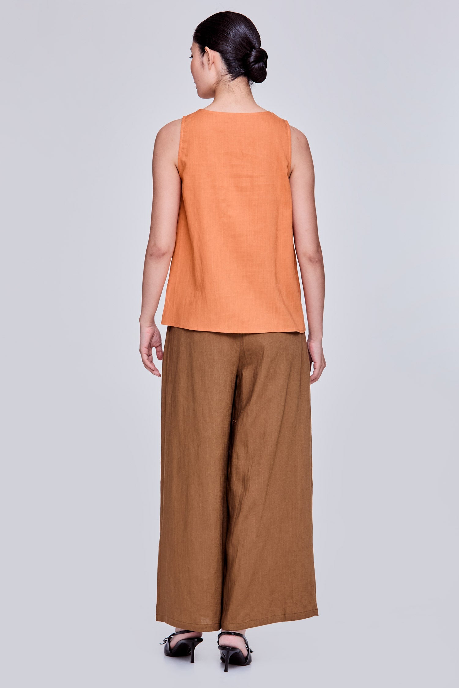 color:ORANGE